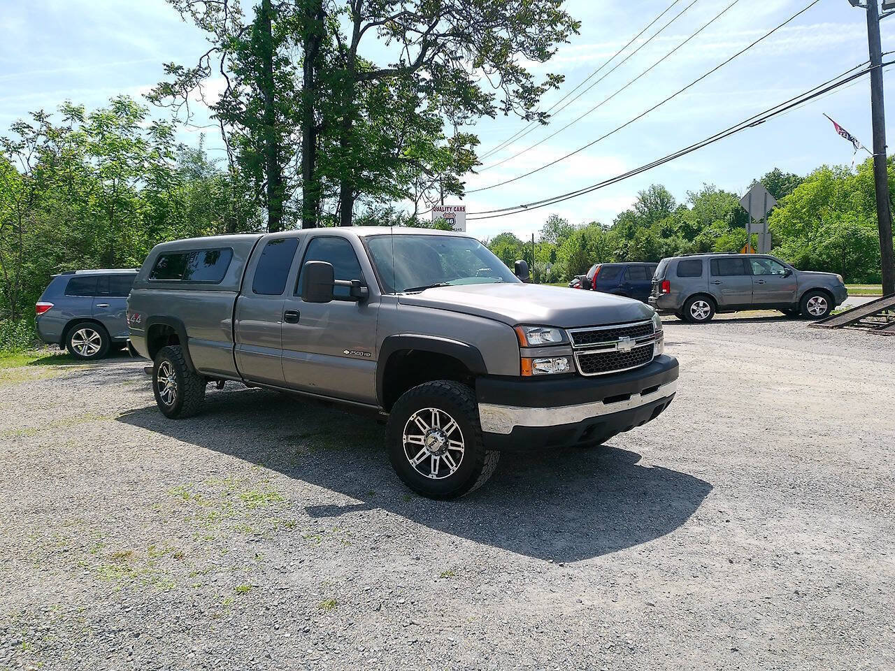 Used 2006 Chevrolet Silverado 2500 W/T w/ Skid Plate Package AWD/4WD image 4