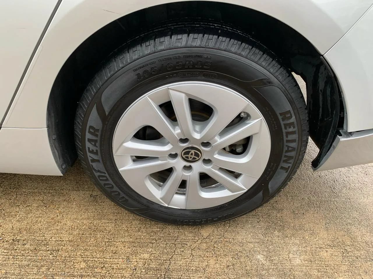 Used 2017 Toyota Prius Two FWD image 23