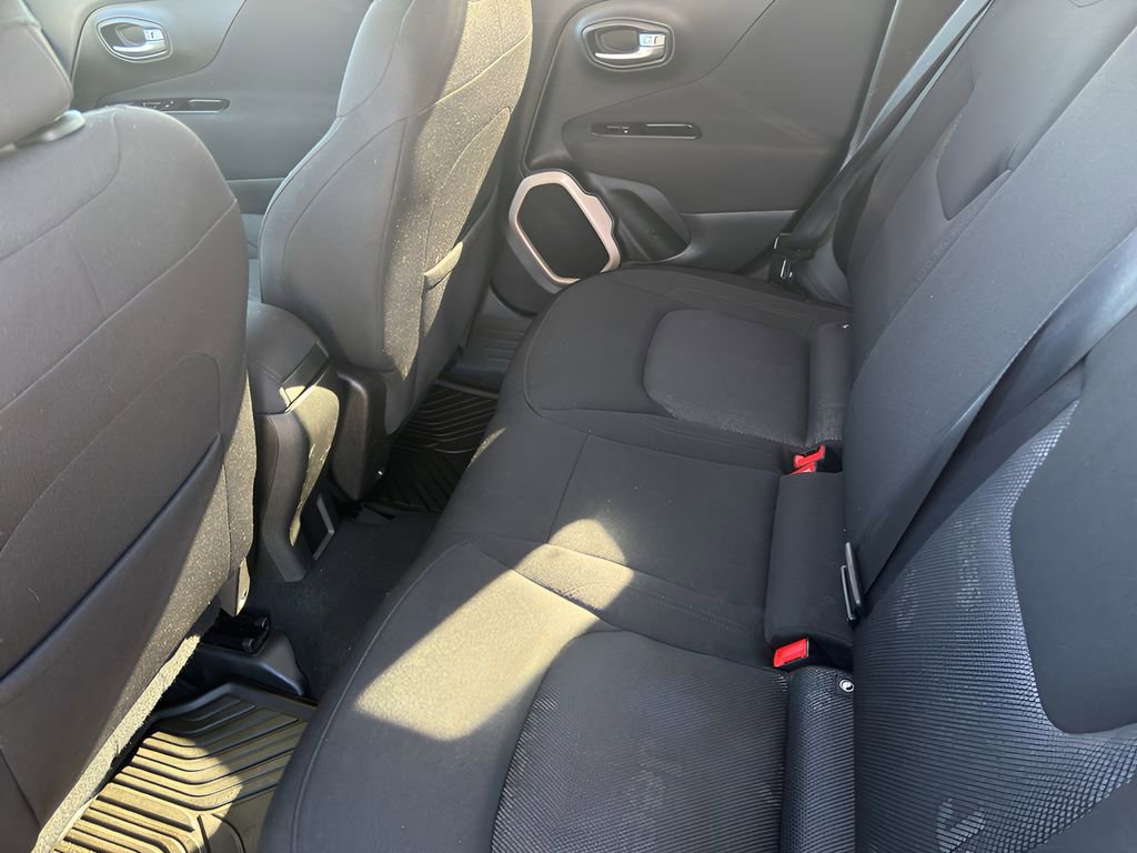 Used 2017 Jeep Renegade Latitude FWD image 29