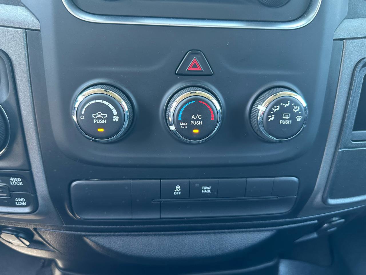 Used 2018 RAM 1500 Express w/ Express Value Package AWD/4WD image 27