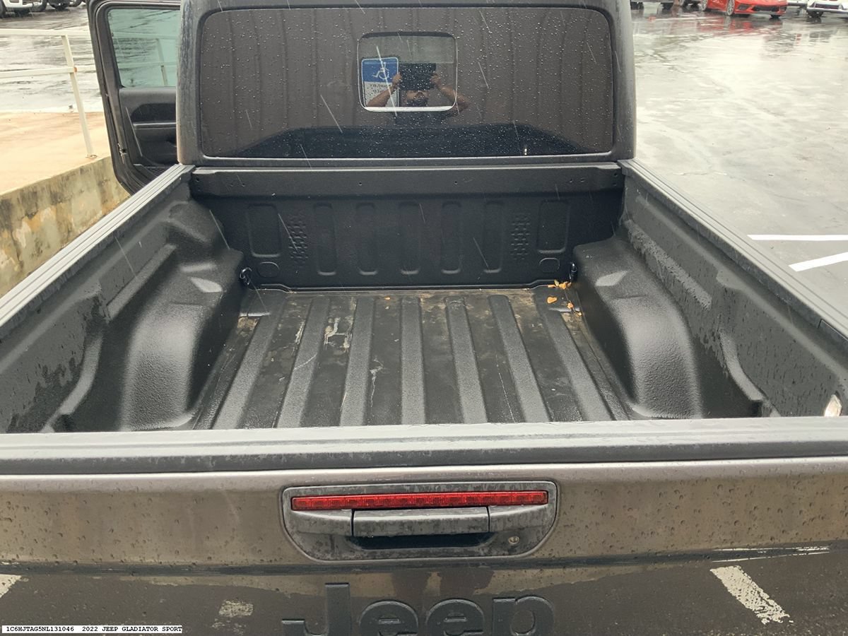 Used 2022 Jeep Gladiator Sport AWD/4WD image 13