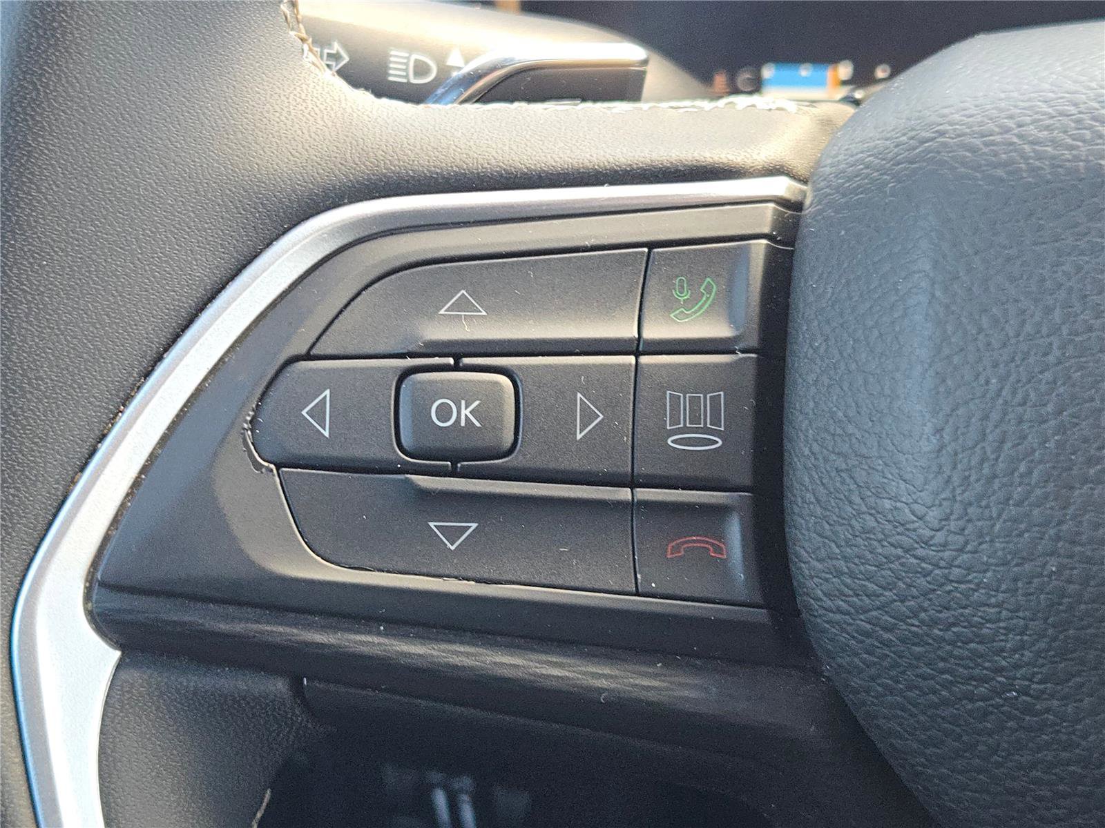 Certified 2024 Jeep Grand Cherokee Altitude image 36