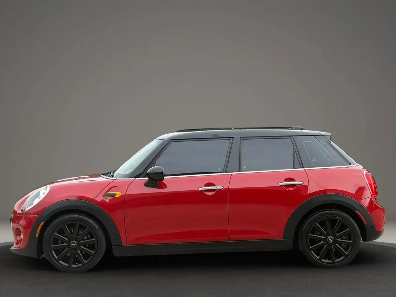 Used 2017 MINI Cooper 4-Door Hardtop FWD image 6