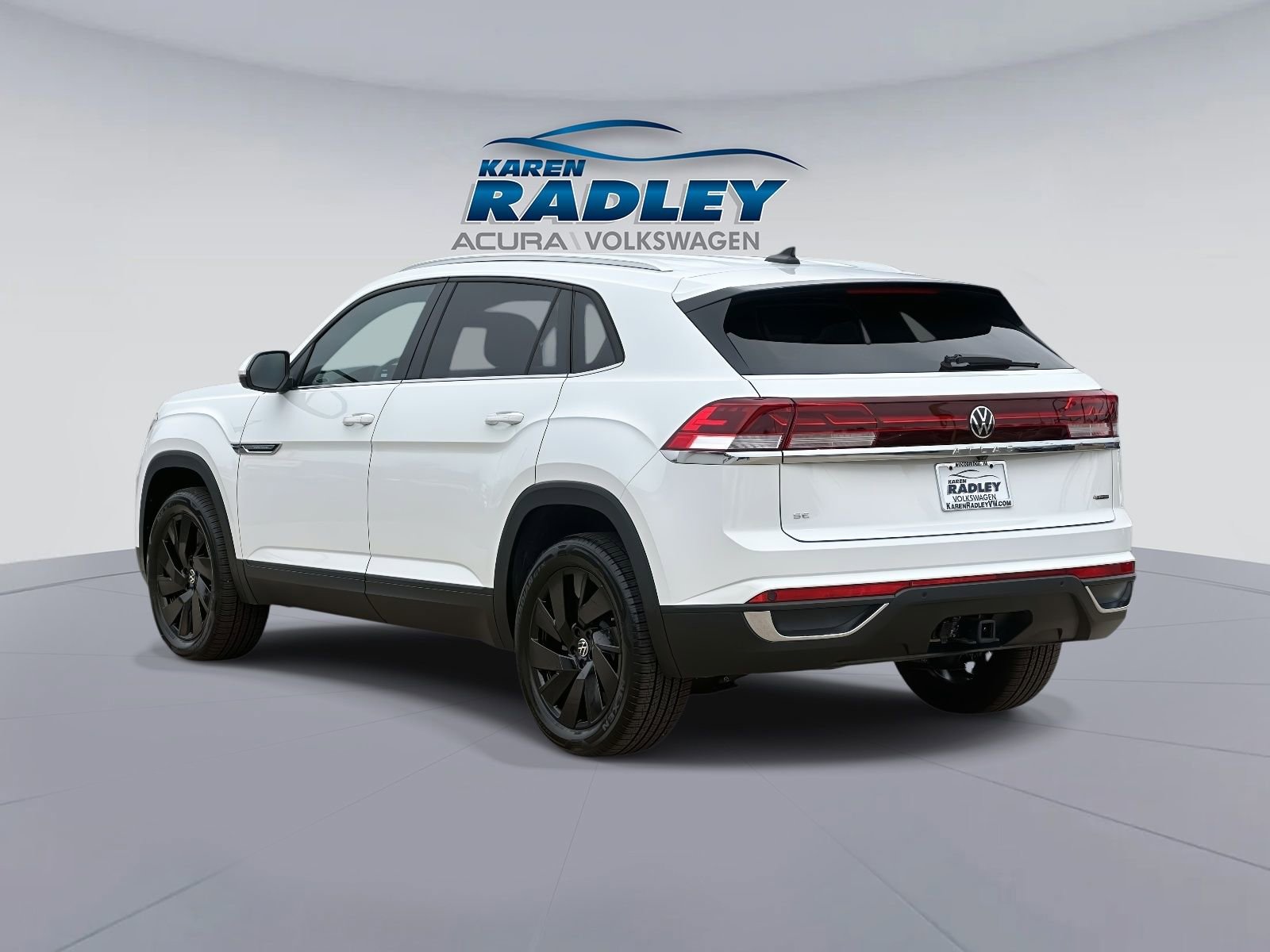 Certified 2025 Volkswagen Atlas Cross Sport SE w/ Black Wheel Package image 4