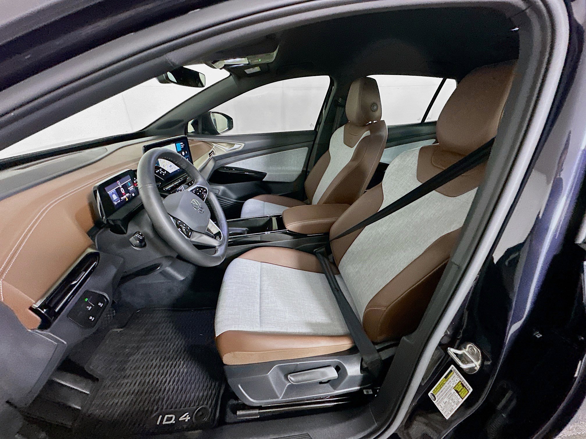 Used 2025 Volkswagen ID.4 Limited image 13