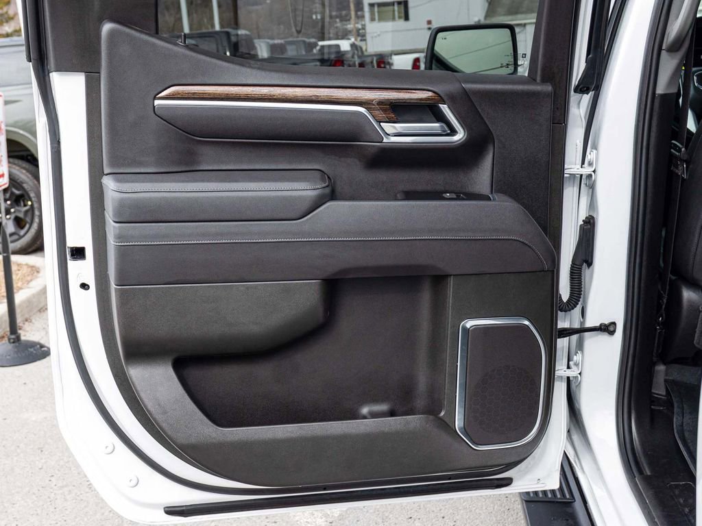 Used 2025 GMC Sierra 1500 Elevation w/ Elevation Premium Package AWD/4WD image 14