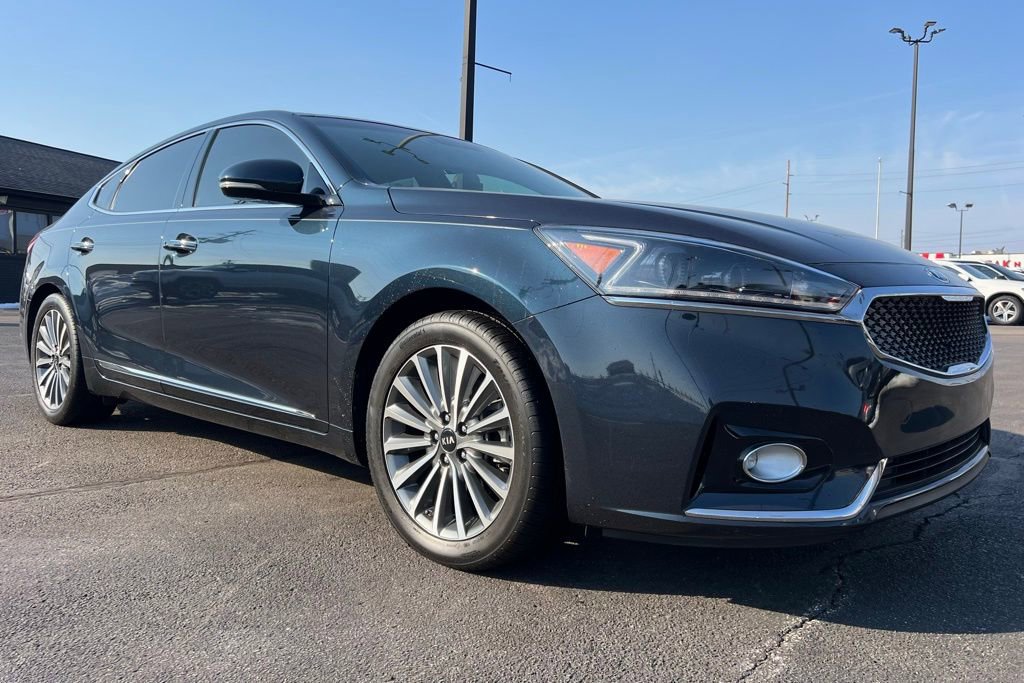 Used 2017 Kia Cadenza Premium w/ Luxury Package image 10