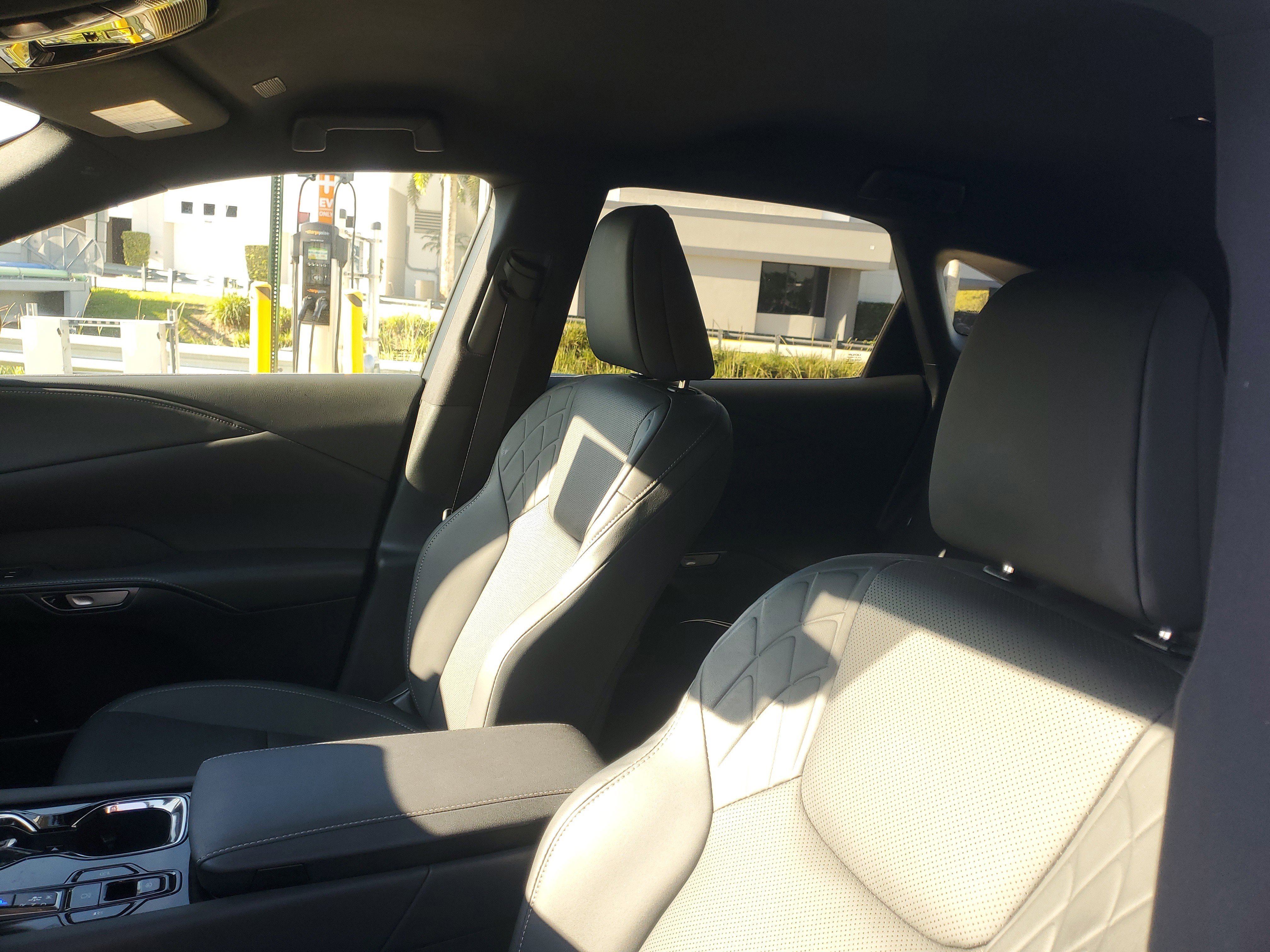 Used 2024 Lexus RX 350 FWD w/ Technology Package image 17