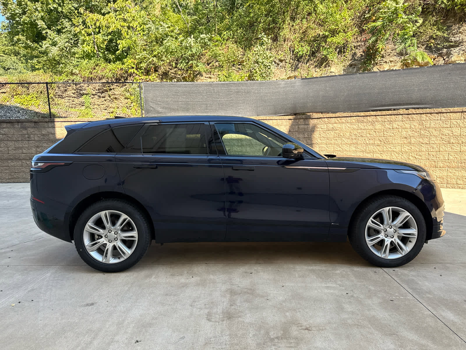 Certified 2021 Land Rover Range Rover Velar R-Dynamic S image 7