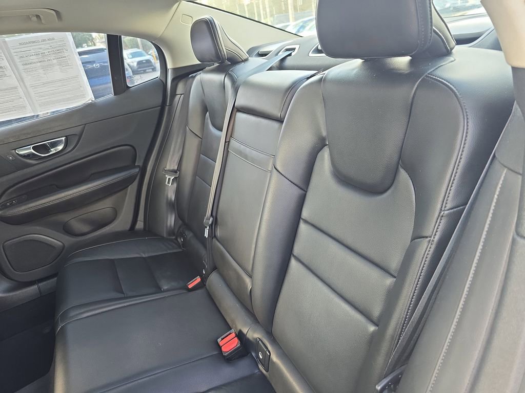 Used 2020 Volvo S60 T5 Momentum image 11