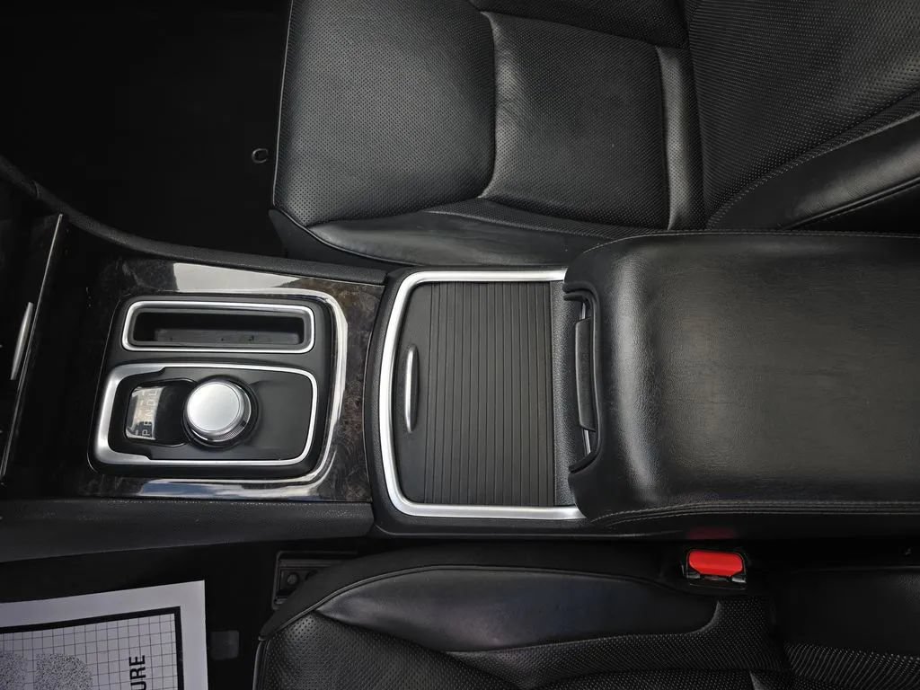 Used 2020 Chrysler 300 Limited RWD image 22