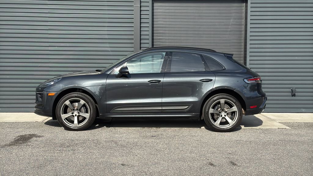Certified 2023 Porsche Macan image 2