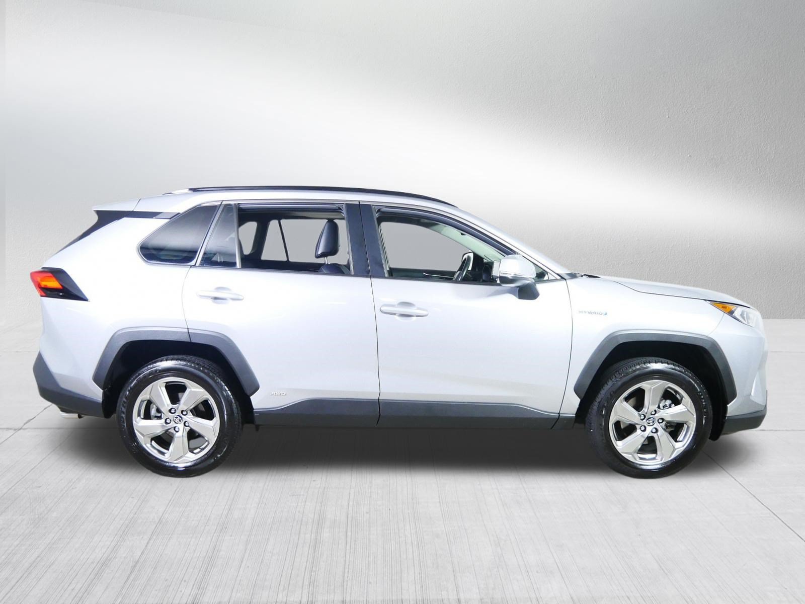 Used 2021 Toyota RAV4 XLE Premium AWD/4WD image 8