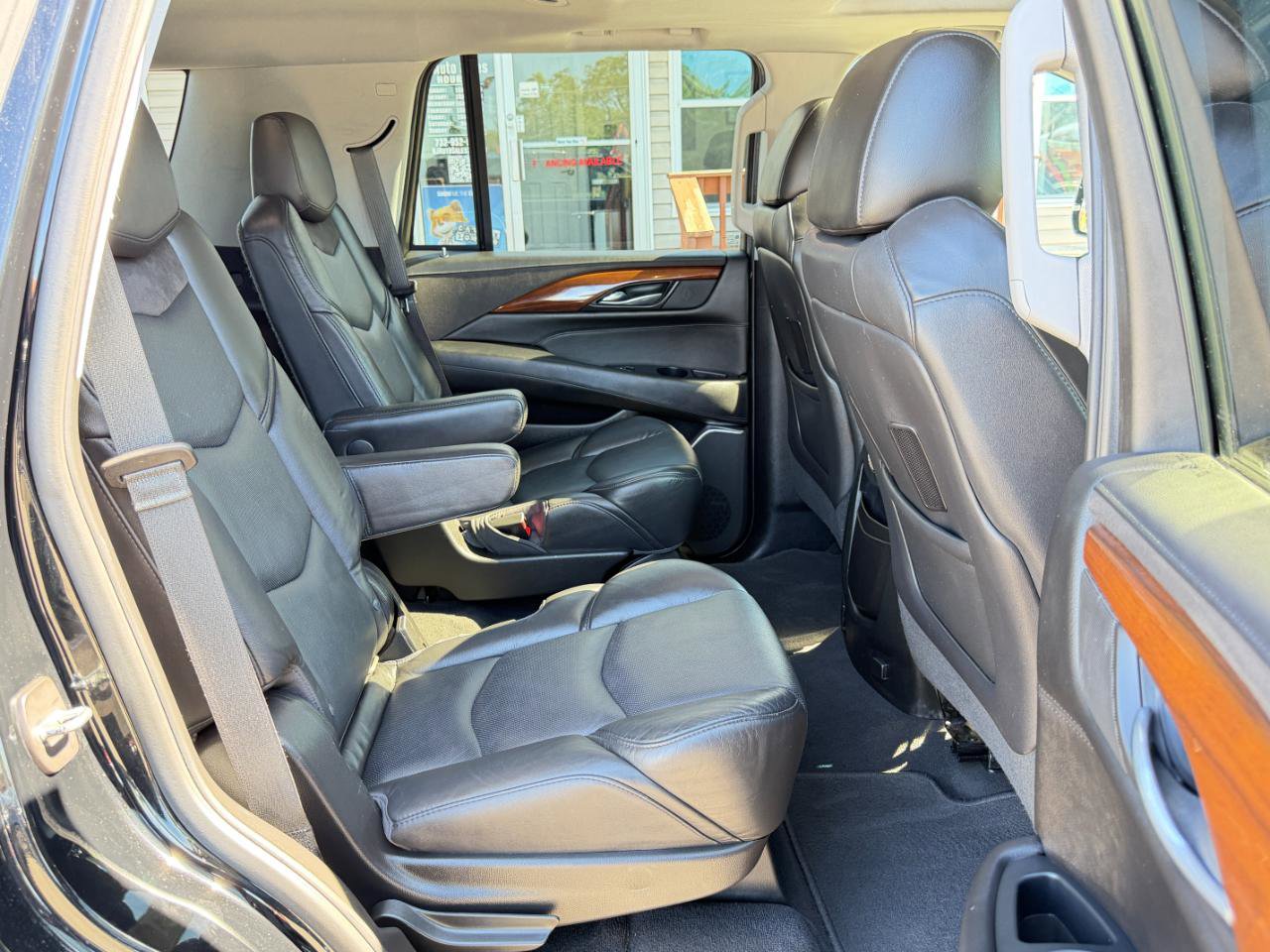 Used 2018 Cadillac Escalade Luxury AWD/4WD image 43