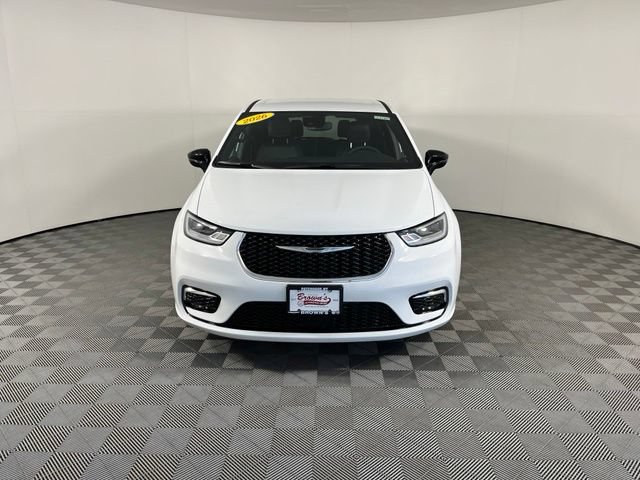Used 2026 Chrysler Pacifica Select FWD image 2