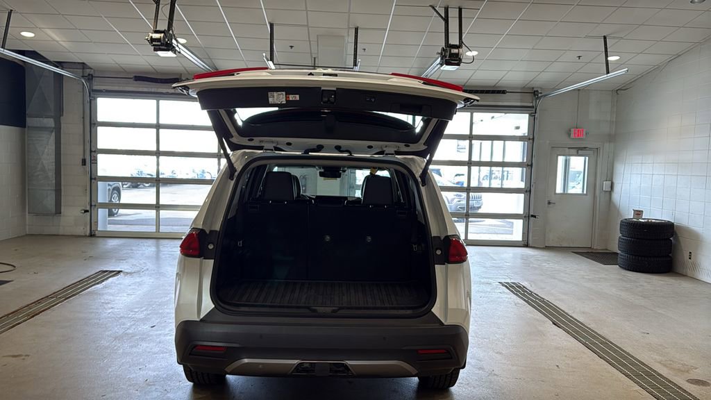 Used 2024 Toyota Grand Highlander AWD image 16
