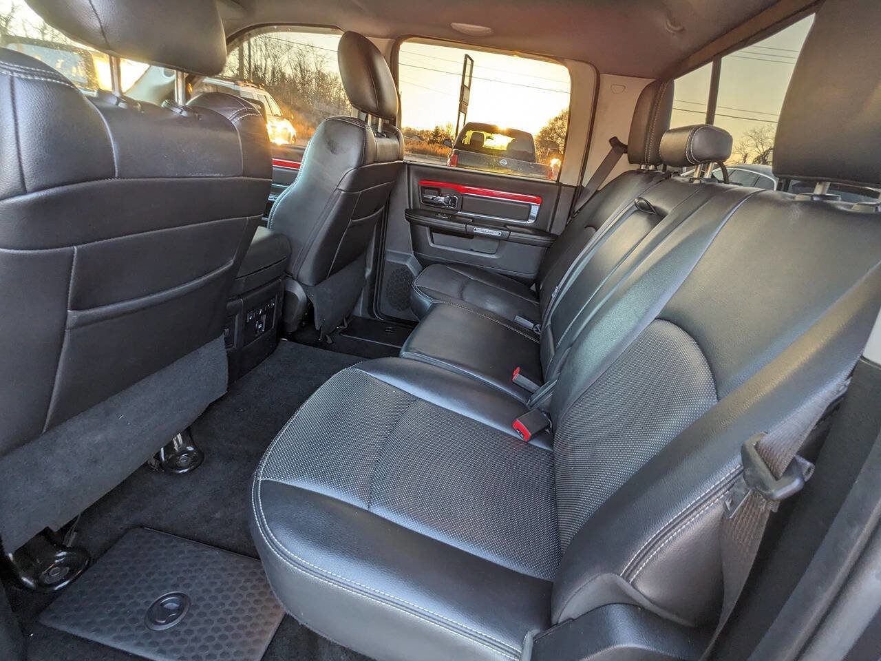 Used 2015 RAM 1500 Laramie w/ Convenience Group image 17