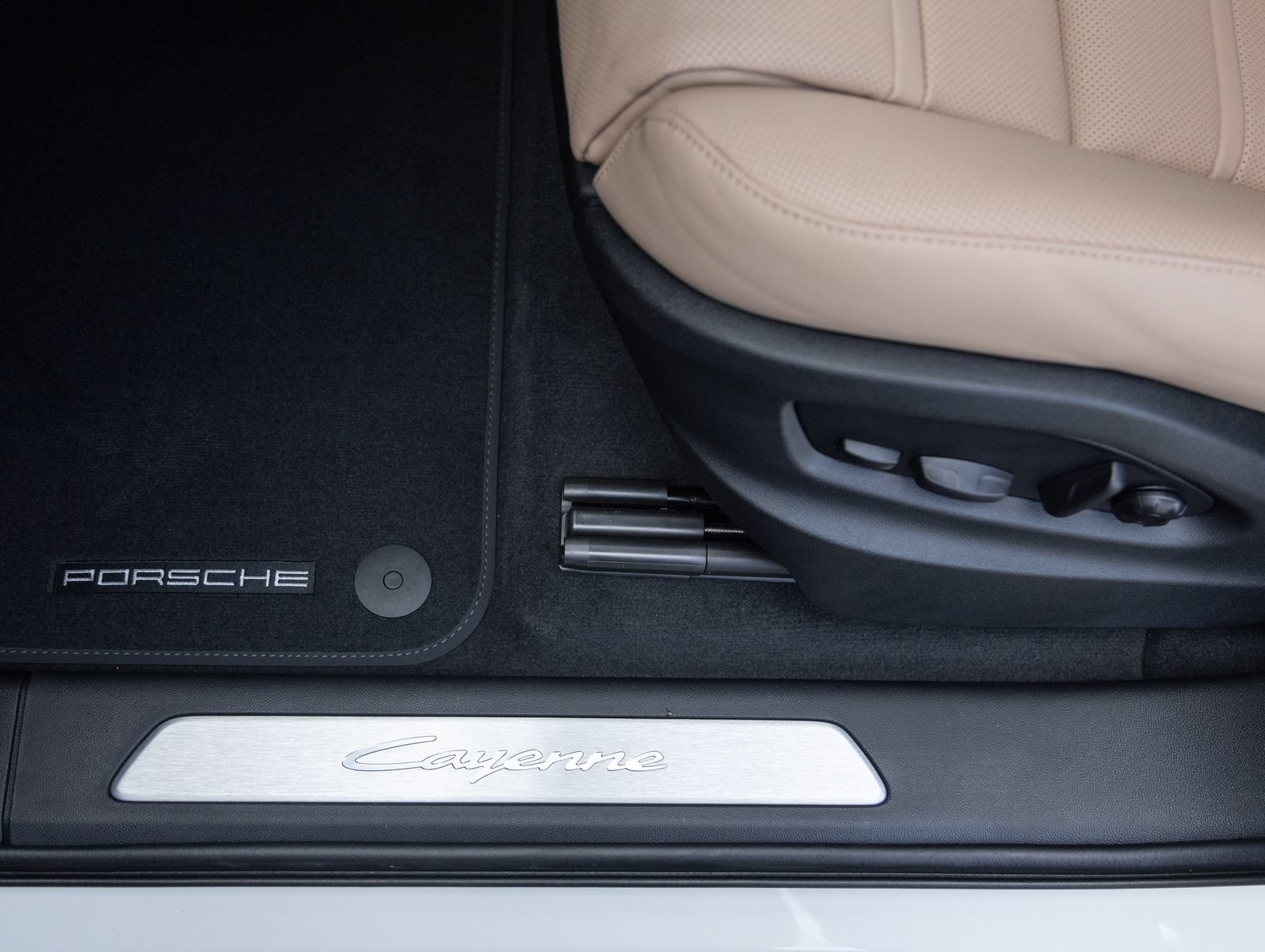 New 2026 Porsche Cayenne Coupe AWD/4WD image 22