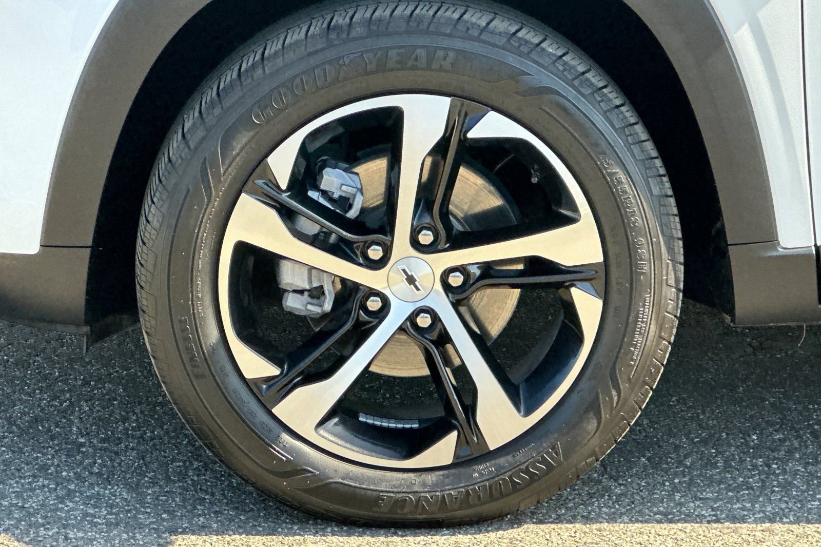 Certified 2024 Chevrolet Trax RS w/ Driver Confidence Package FWD image 35
