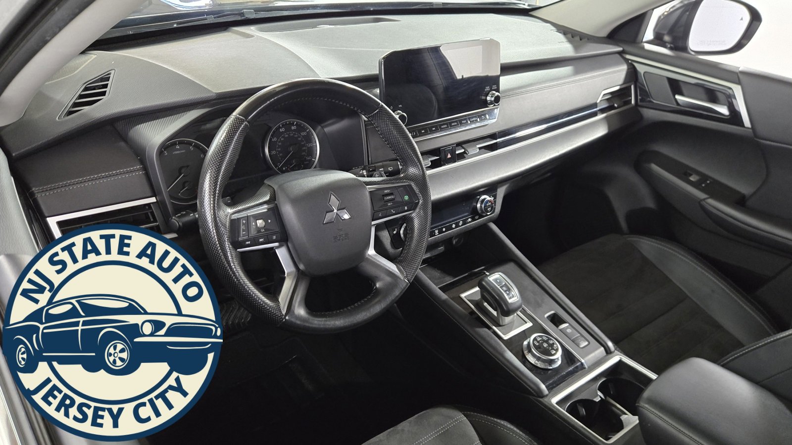 Used 2024 Mitsubishi Outlander SE image 9