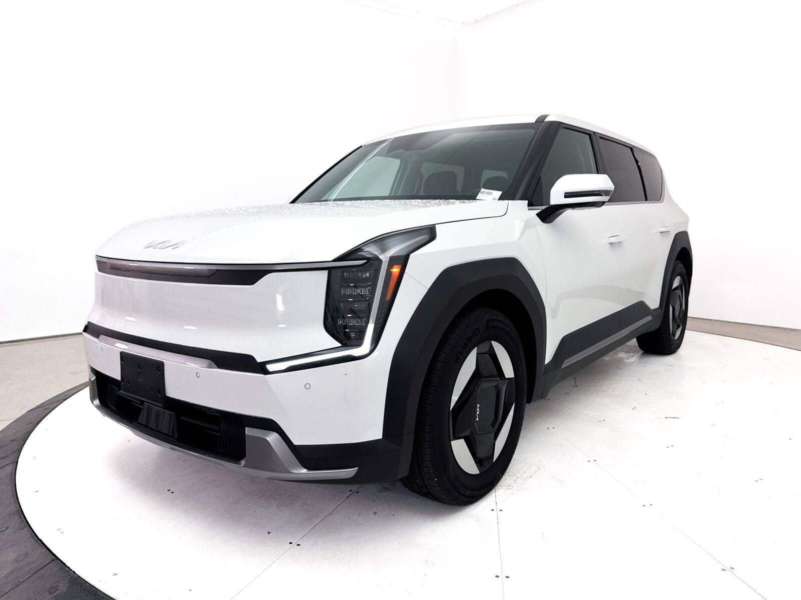 Used 2024 Kia EV9 Light Long Range RWD image 15
