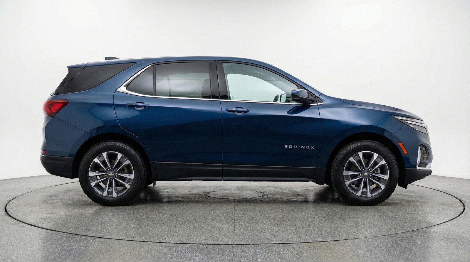 Used 2025 Chevrolet Equinox LT FWD image 11