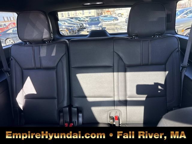 Used 2024 Chevrolet Suburban RST w/ Sport Performance Package image 17