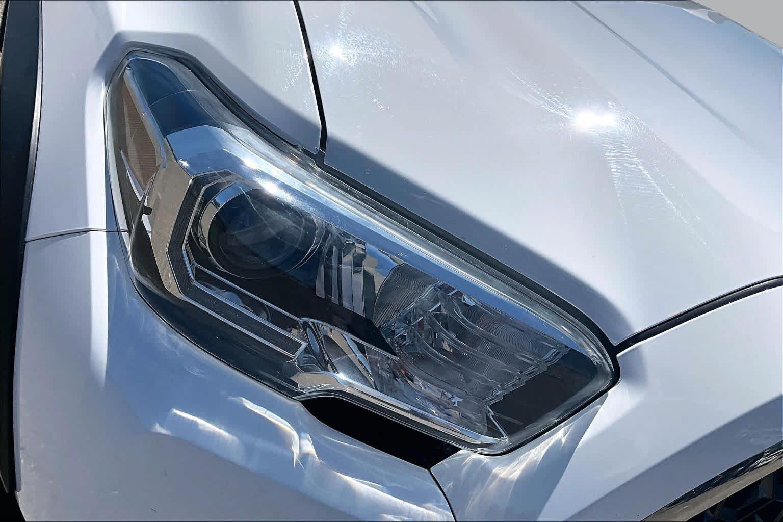 Certified 2019 Toyota Tacoma TRD Off-Road AWD/4WD image 27