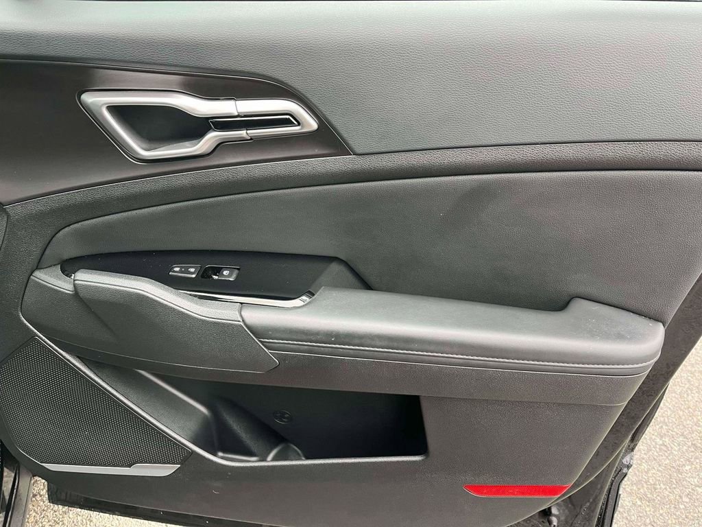 Used 2024 Kia Sportage EX image 10