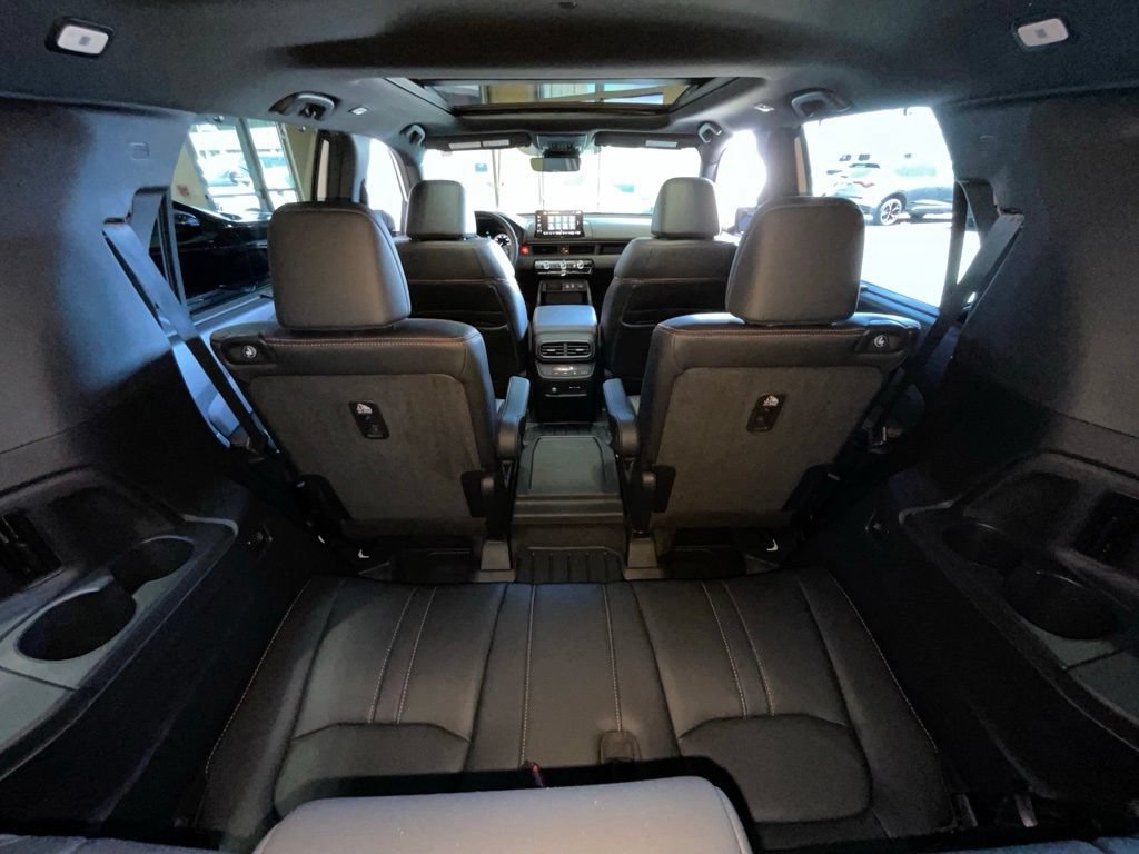 Used 2025 Honda Pilot TrailSport image 26