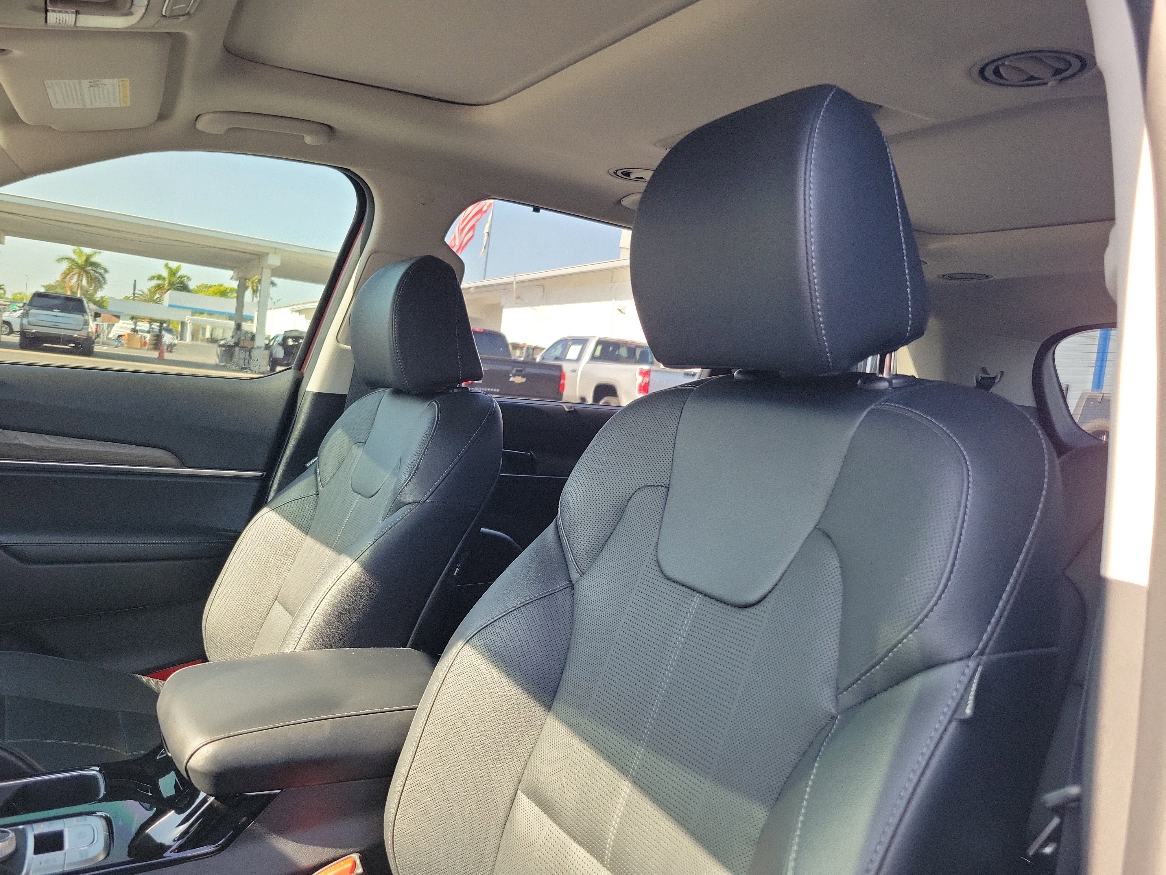 Used 2022 Kia Telluride SX w/ Towing Package FWD image 15