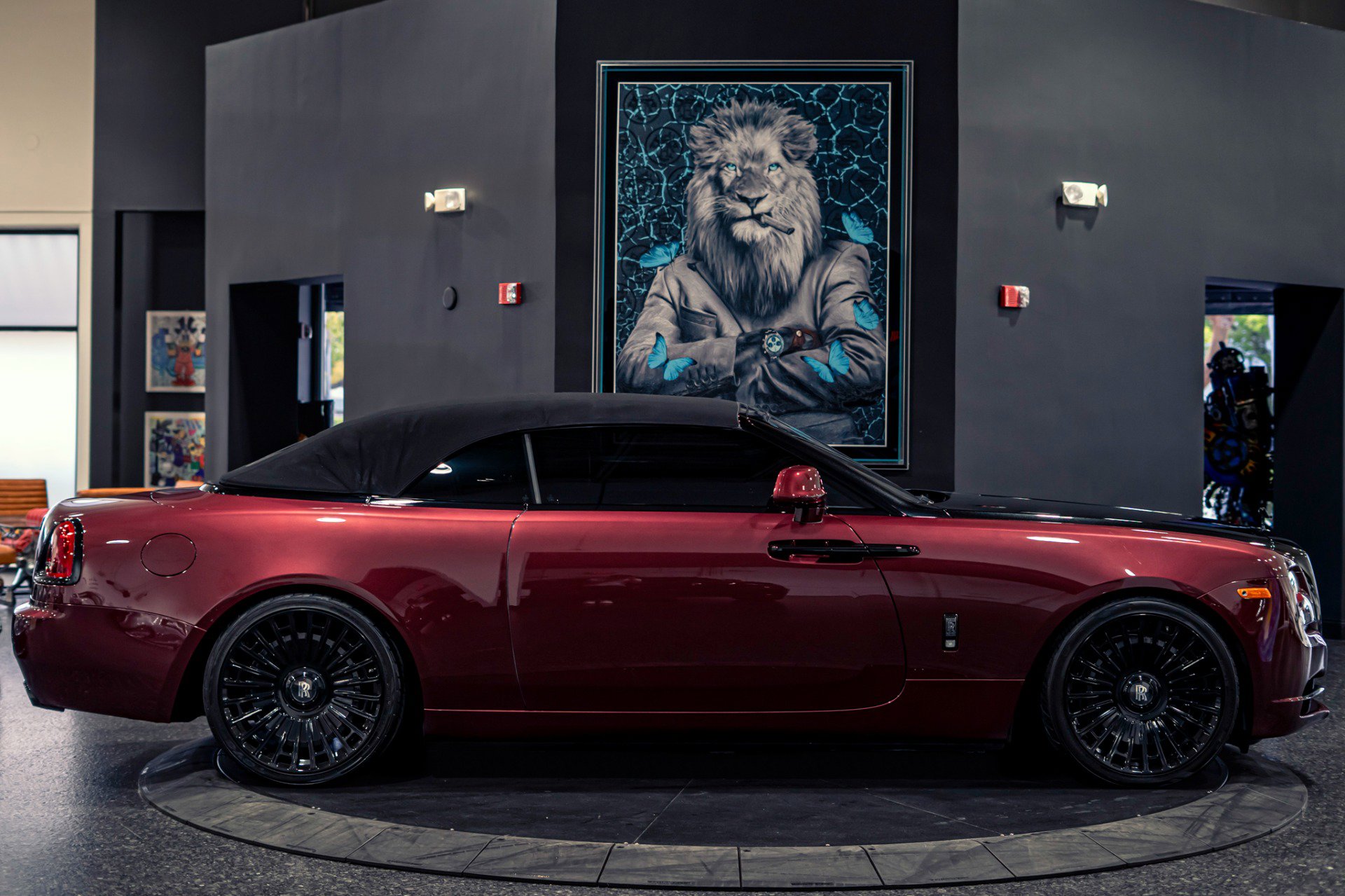 Used 2019 Rolls-Royce Dawn image 42