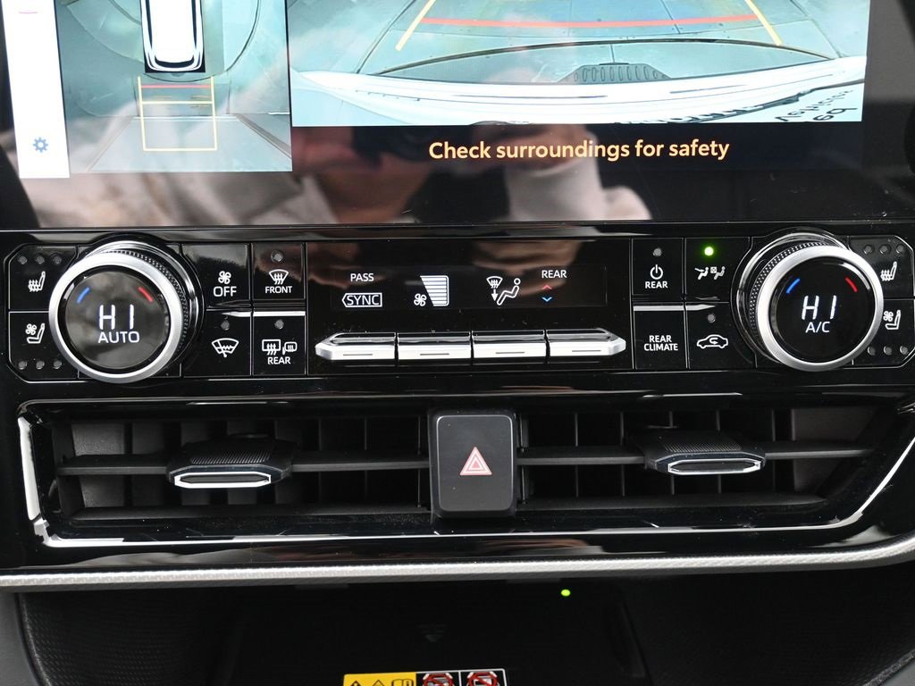 Certified 2025 Toyota Highlander Platinum image 23