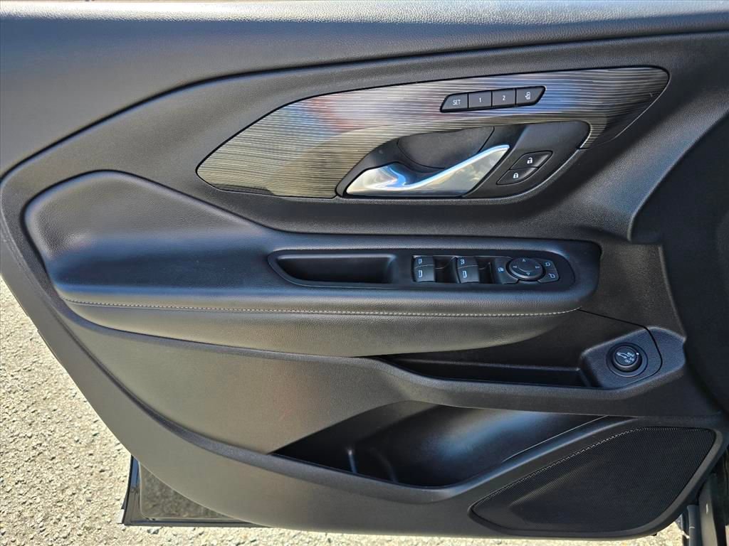 Used 2023 GMC Terrain SLT FWD image 9