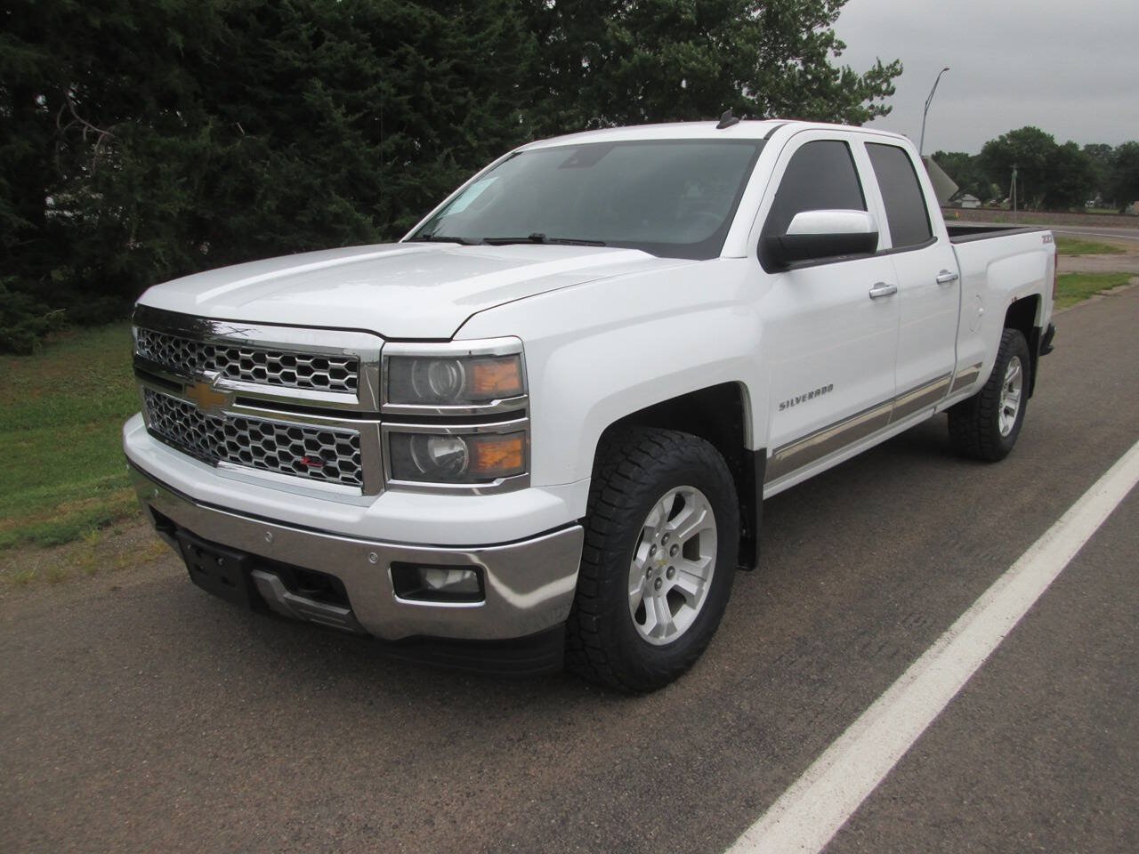 Used 2014 Chevrolet Silverado 1500 LTZ Z71 w/ LTZ Plus Package AWD/4WD image 10