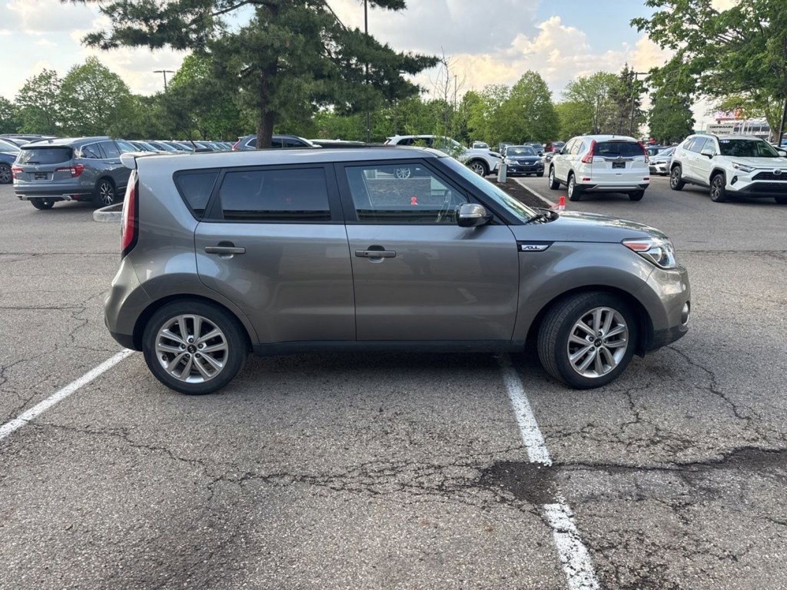 Used 2017 Kia Soul + w/ Primo Package FWD image 3