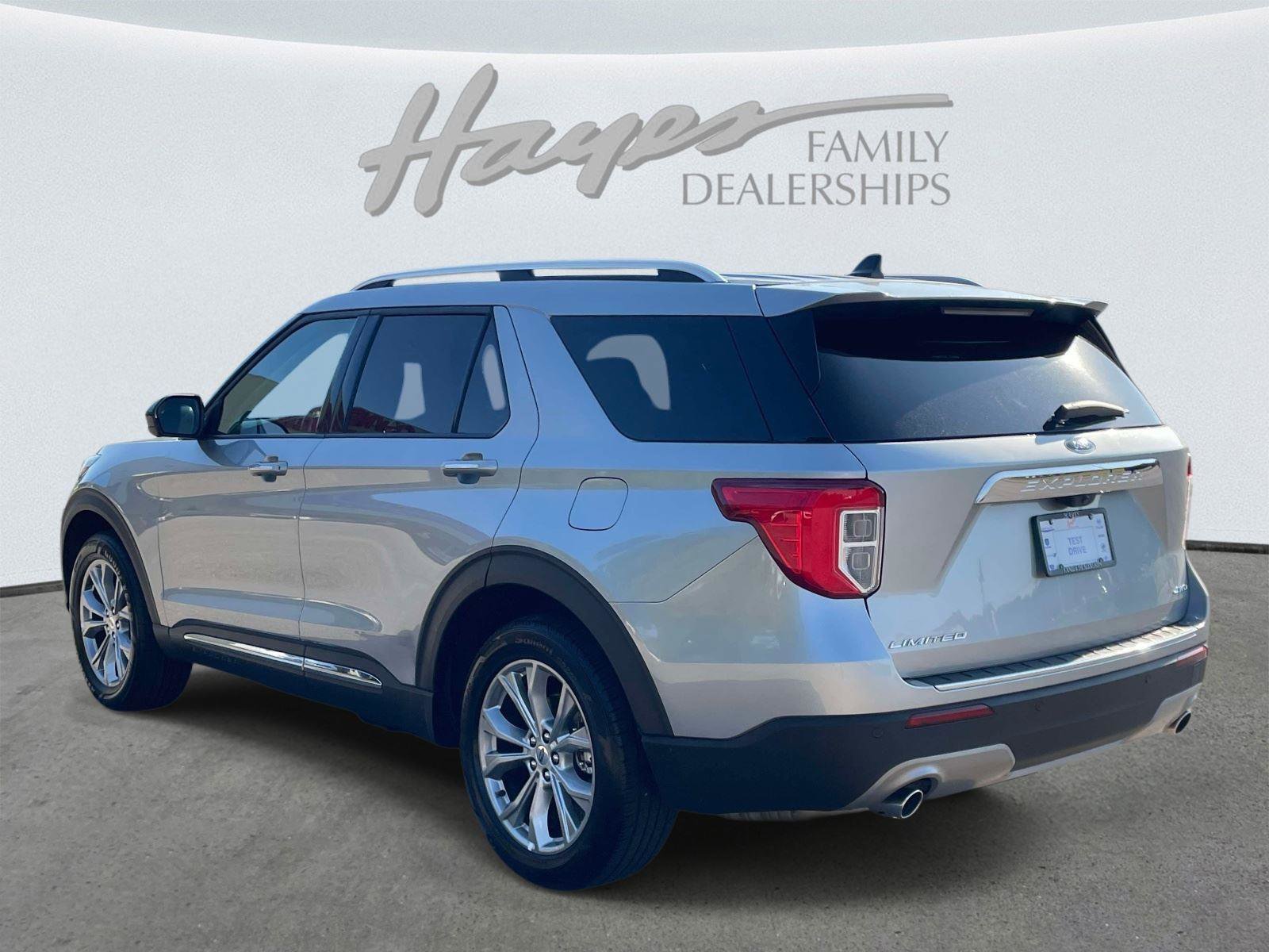 Used 2023 Ford Explorer Limited AWD/4WD image 5