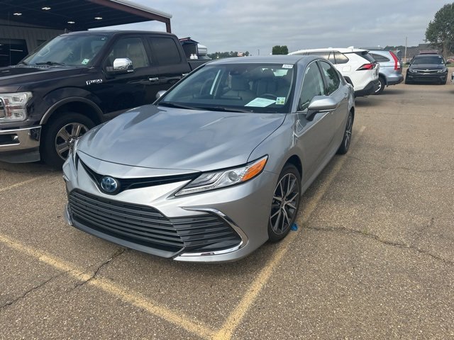 Used 2023 Toyota Camry XLE image 3