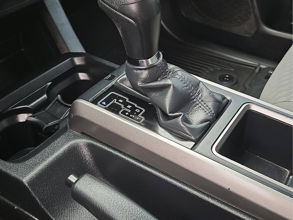 Used 2022 Toyota Tacoma SR5 RWD image 18