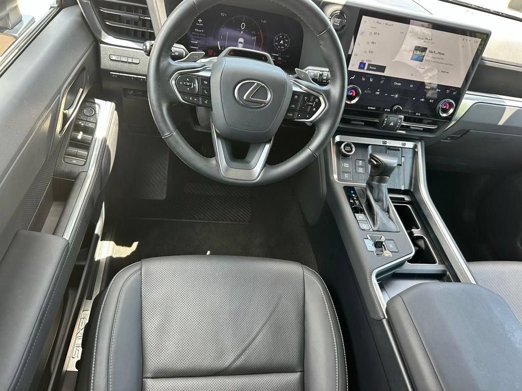 Used 2024 Lexus GX 550 w/ Accessory Package (2T) AWD/4WD image 8