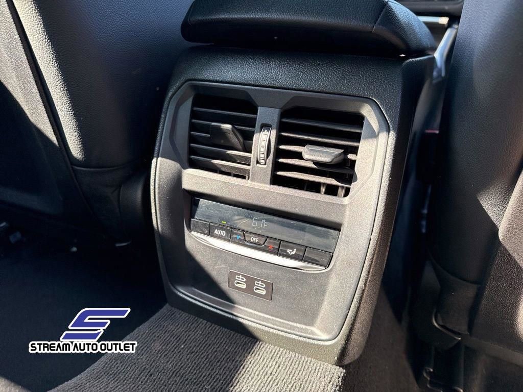 Used 2024 BMW 330i xDrive Sedan w/ Convenience Package image 15