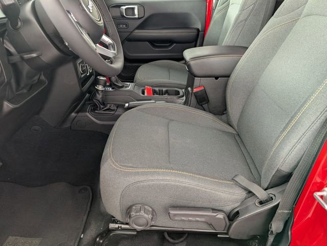 Used 2025 Jeep Wrangler Unlimited Sahara w/ Safety Group image 12