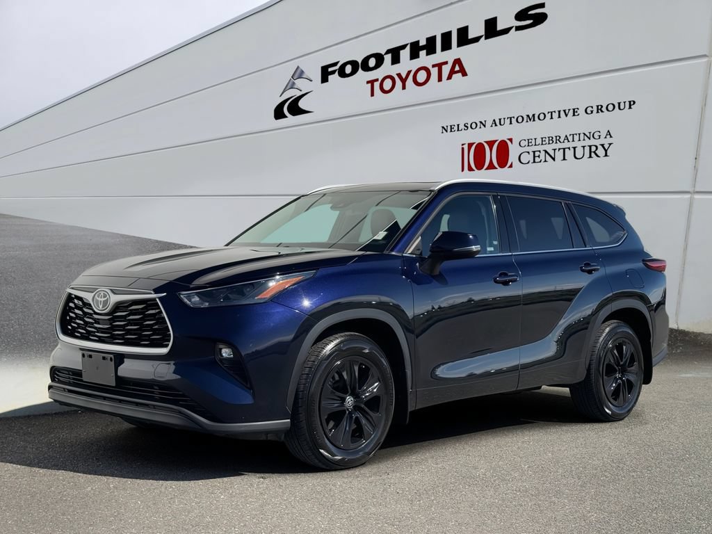 Used 2022 Toyota Highlander XLE AWD/4WD image 3