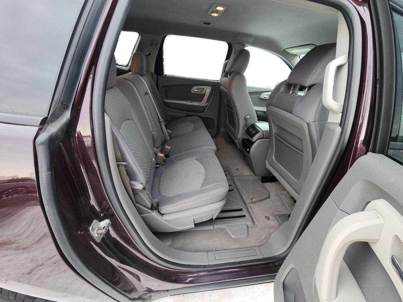 Used 2010 Chevrolet Traverse LS FWD image 35
