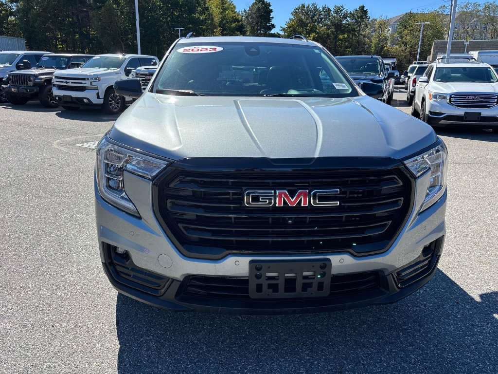 Used 2023 GMC Terrain SLT w/ Infotainment Package II AWD/4WD image 9