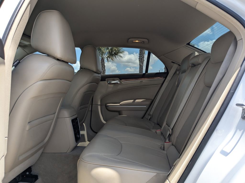 Used 2014 Chrysler 300 C RWD image 18