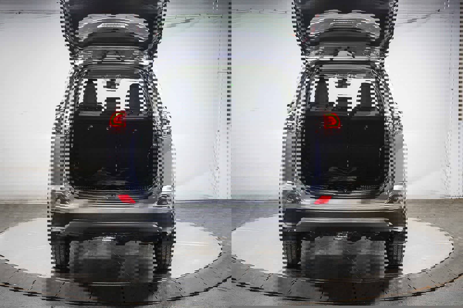 Used 2018 Toyota RAV4 Limited w/ All Weather Liner Package image 27