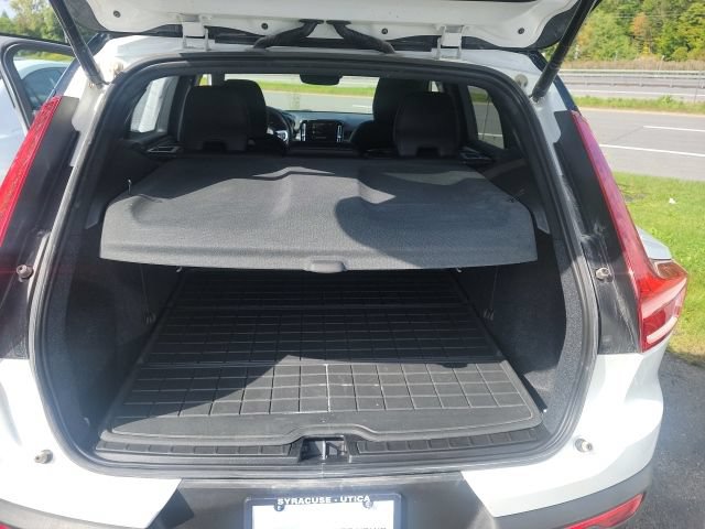 Used 2022 Volvo XC40 T5 R-Design AWD/4WD image 8