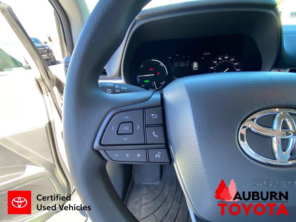 Certified 2026 Toyota Sienna LE FWD image 41