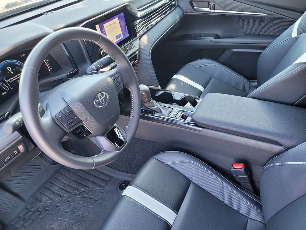 Used 2025 Toyota Camry SE FWD image 16